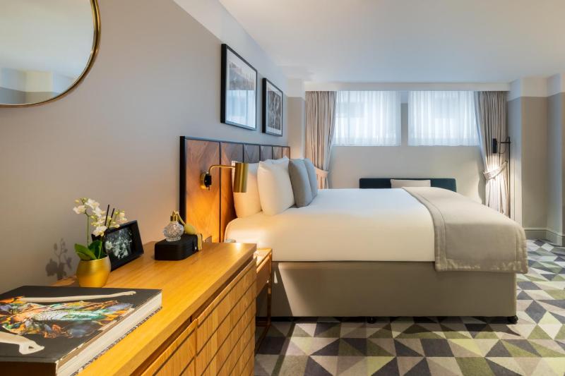 Deluxe Double Room image 3