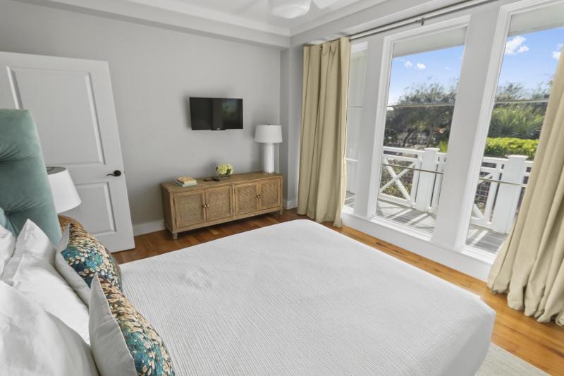 Spacious Gulf Views 110B WaterSound Crossings Steps to Beach and Pool condo - image 4