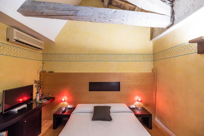 Double or Twin Room image 2