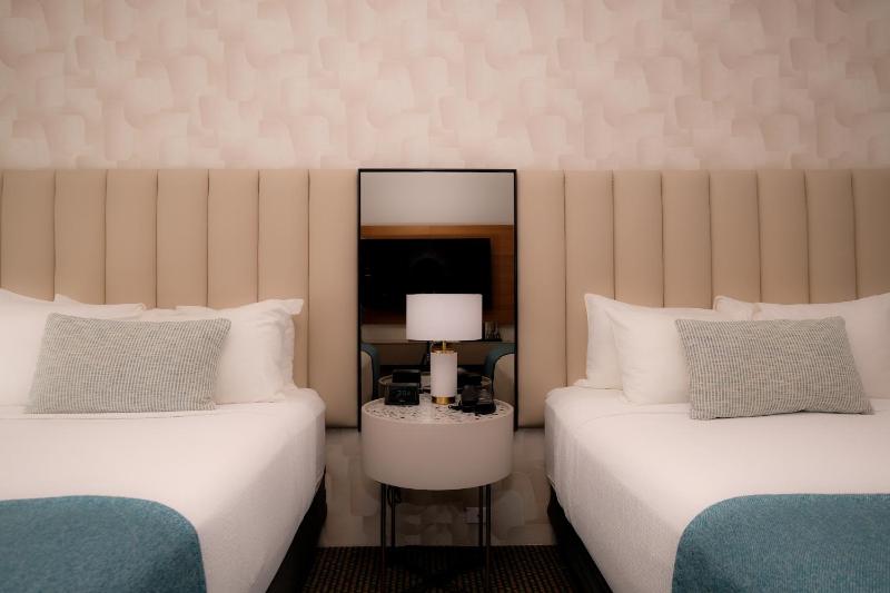 Avalon Hotel - image 32
