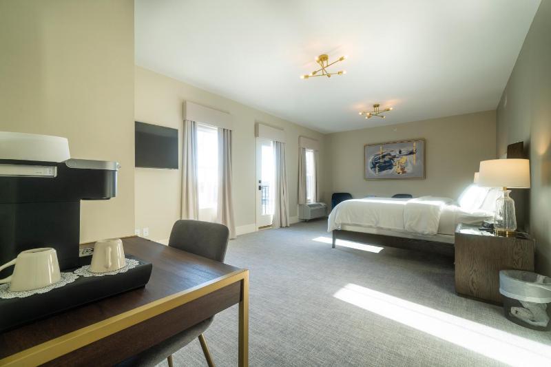 King Room with Balcony image 3