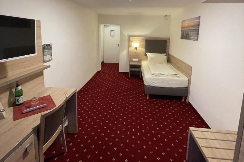Deluxe Single Room image 2