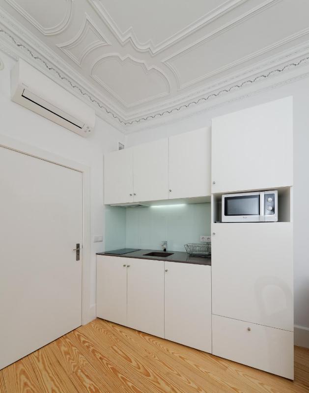 Superior One-Bedroom Apartment image 4