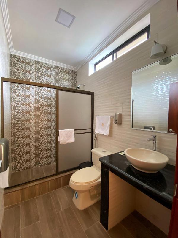 Hostal California Inn - image 13