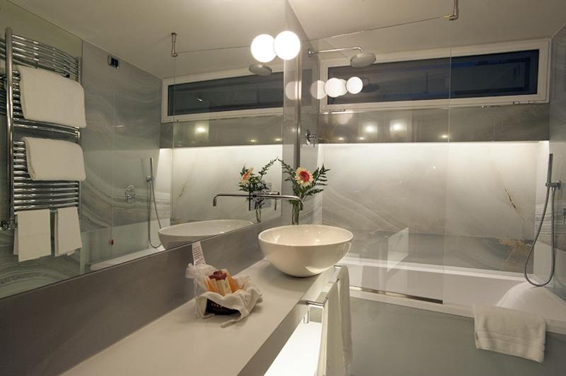 Quadruple Room image 4