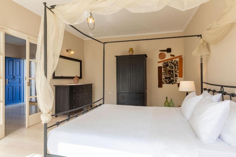 King Suite with Sea View image 2