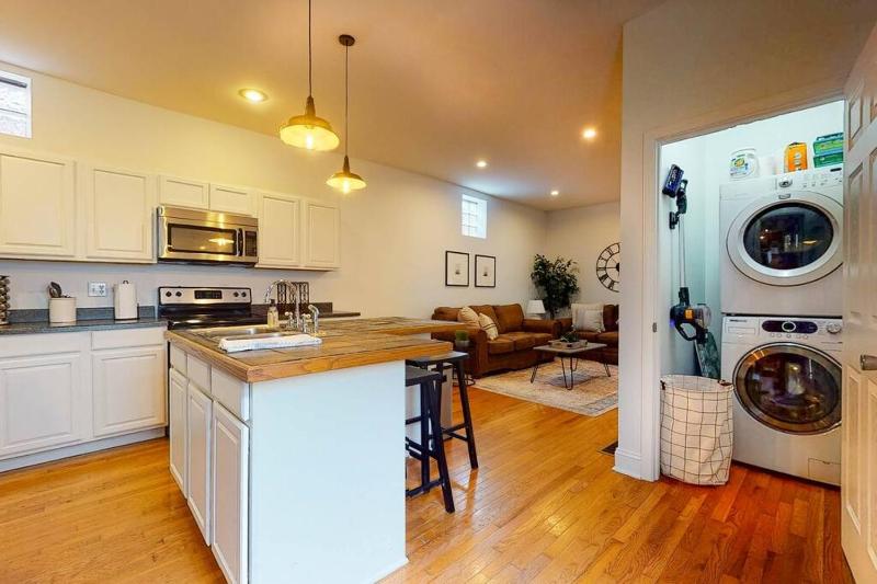 Private Home-Backyard-Parking Near Nulu Downtown - image 15