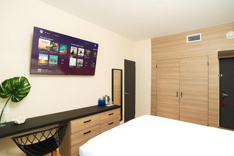 Tryst Ocean View King image 3