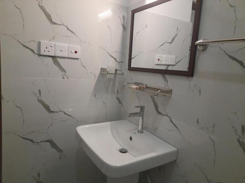Gloria Inn - image 31