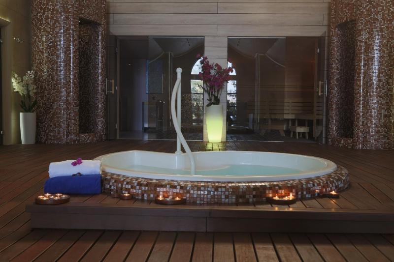 Deluxe Single Room - Free Spa image 3