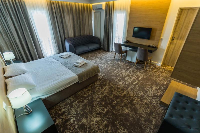 King Room with Balcony image 1