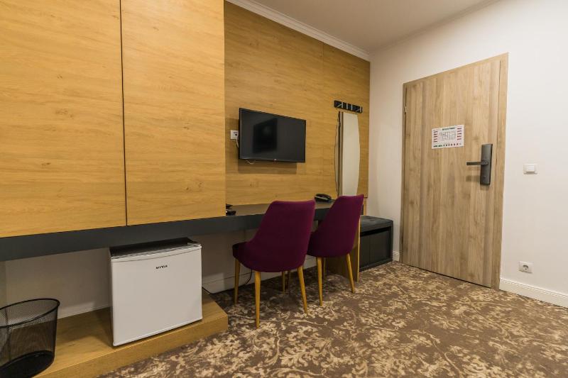 Double Room image 3