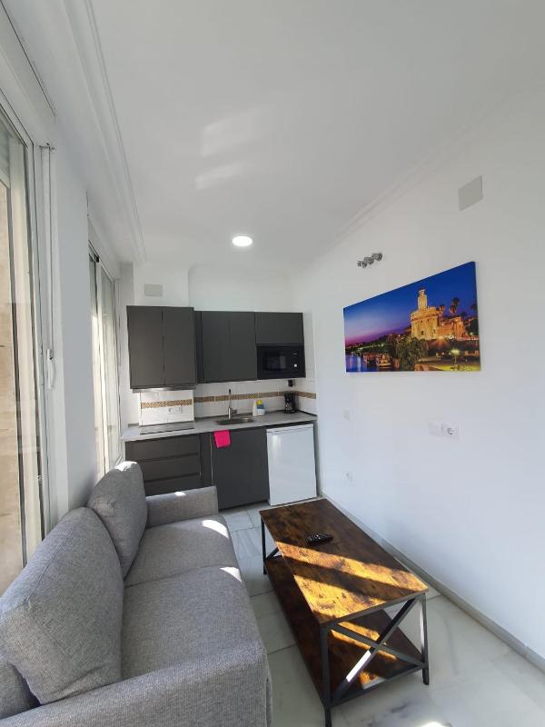 Studio (2 Adults) with Single Beds image 4