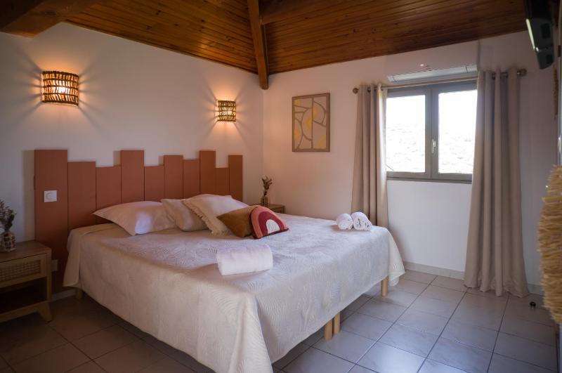 King Room with Mountain View image 3