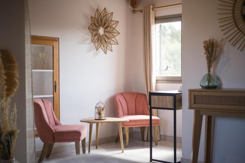 King Room with Mountain View image 4
