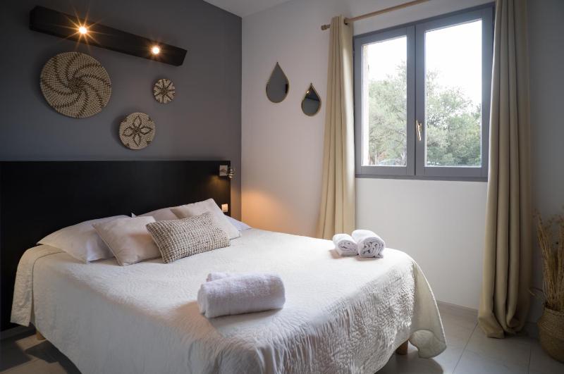 Standard Double Room image 3