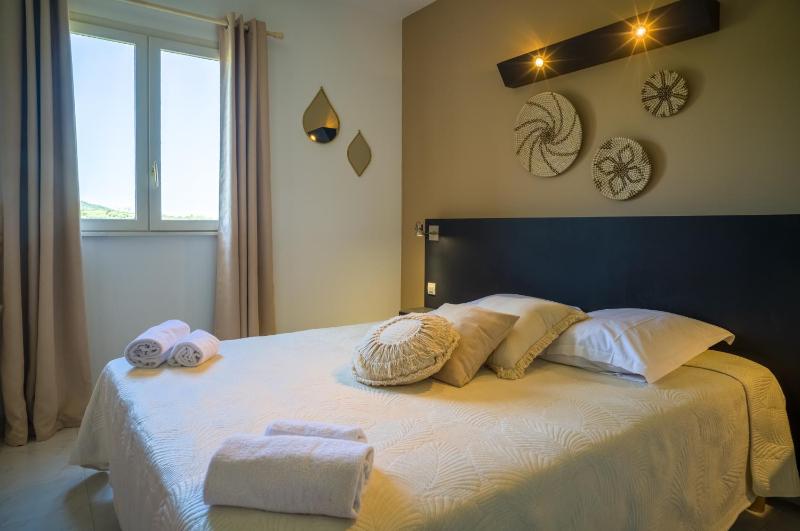 Double Room with Mountain View image 4