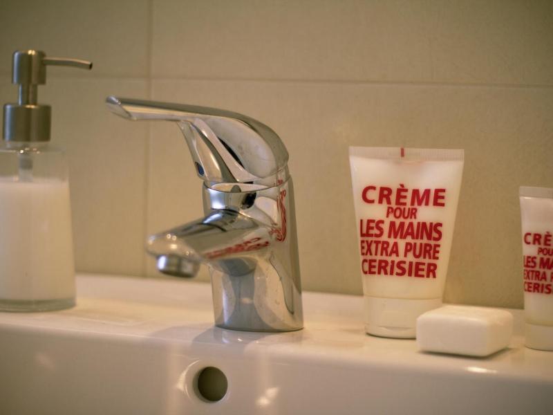 Double or Twin Room image 2