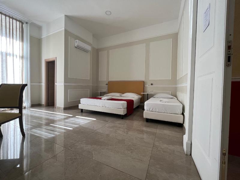 Deluxe Family Room image 1