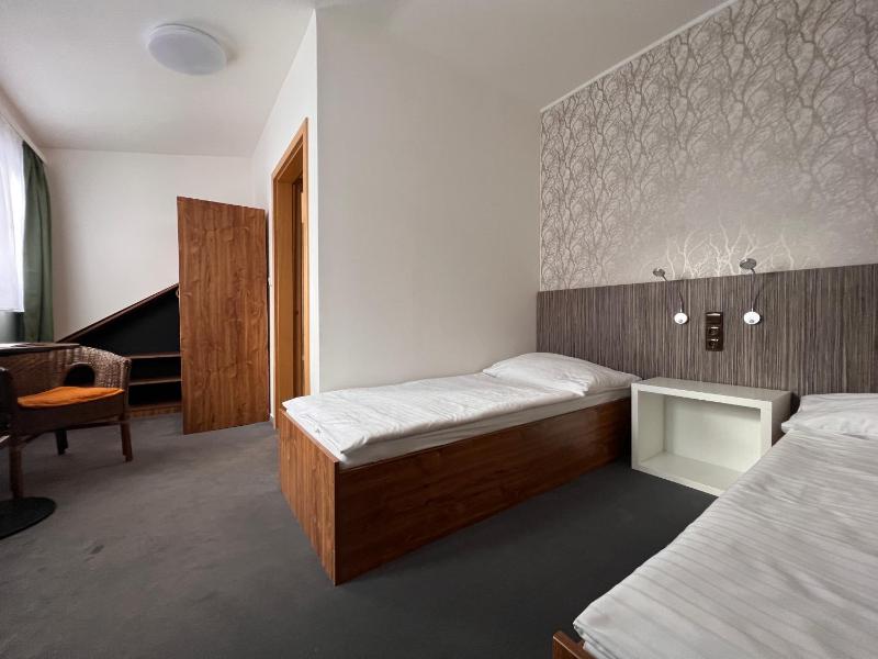 Double Room image 3