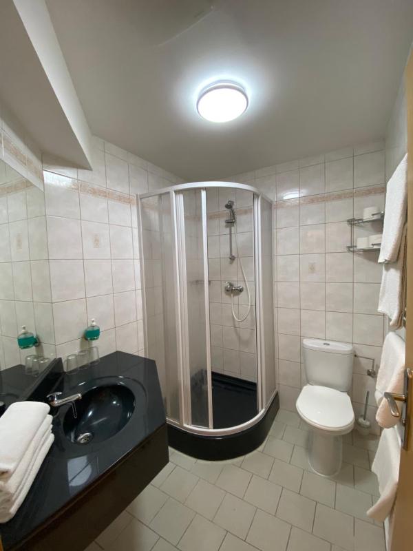 Quadruple Room image 4