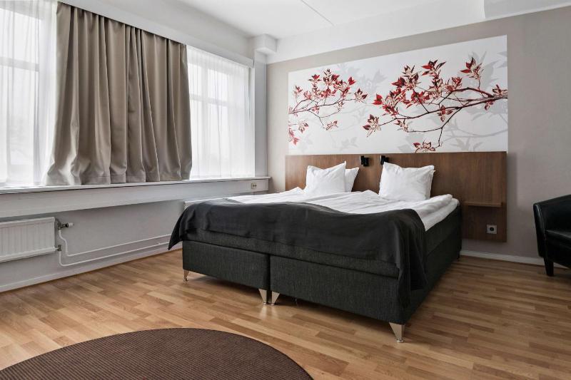 Family Room image 1