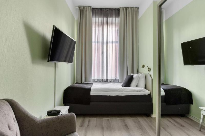 Single Room - Non-Smoking image 1