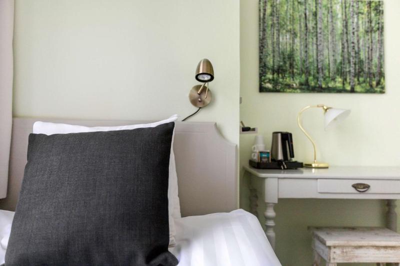 Single Room - Non-Smoking image 3