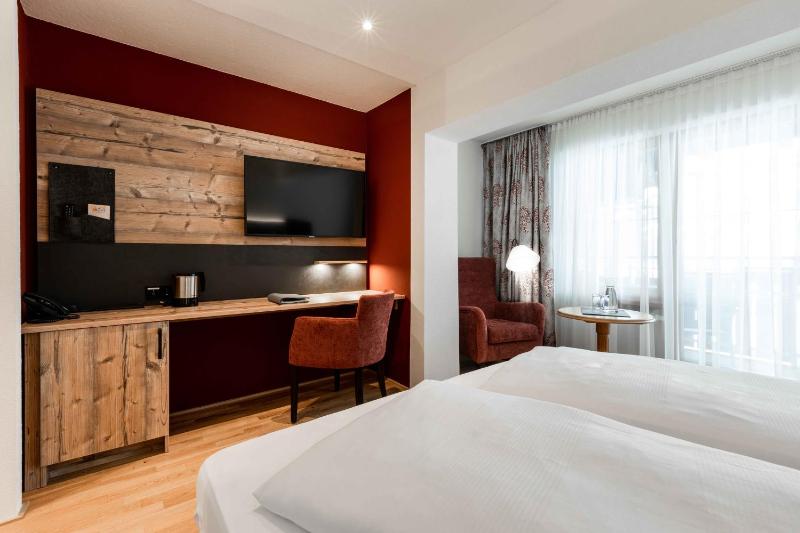 Classic Double Room image 3