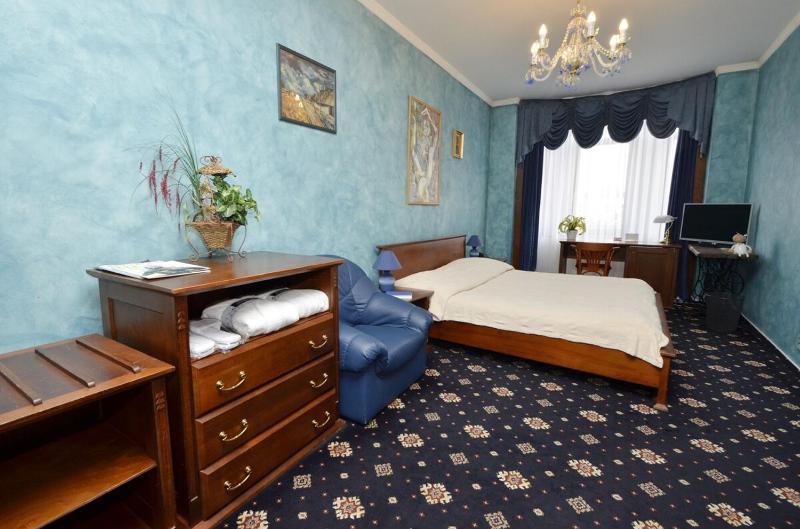 Deluxe Double Room with Bath image 1