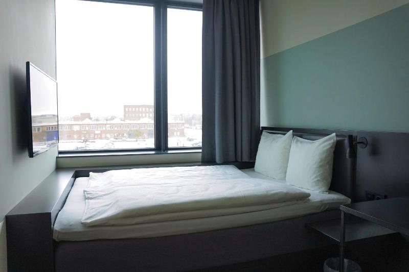 Small Double Room (140 cm bed) image 3