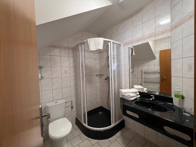 Double Room image 4