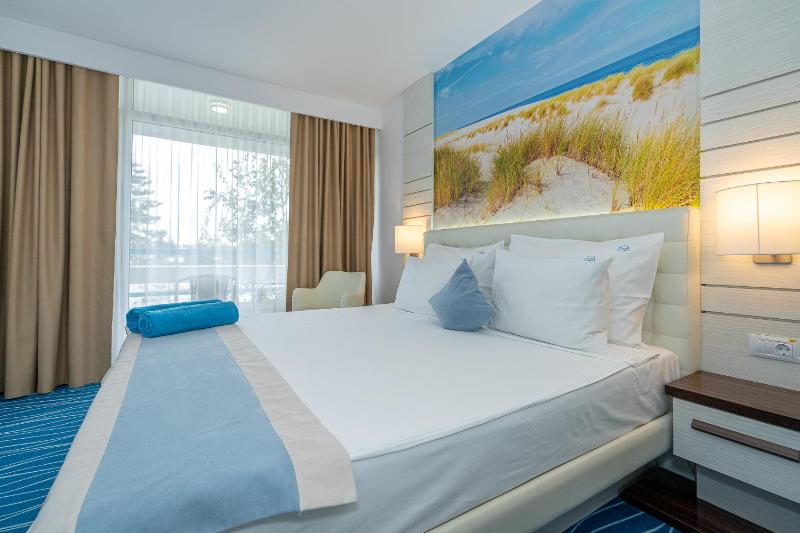 Double Room with City View image 1