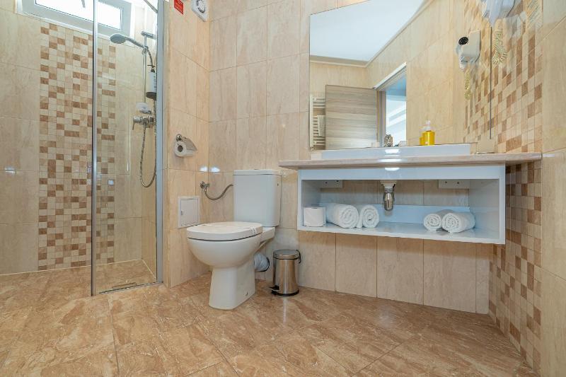 Family Room with Sea View image 3