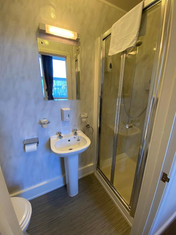 Twin Room image 3