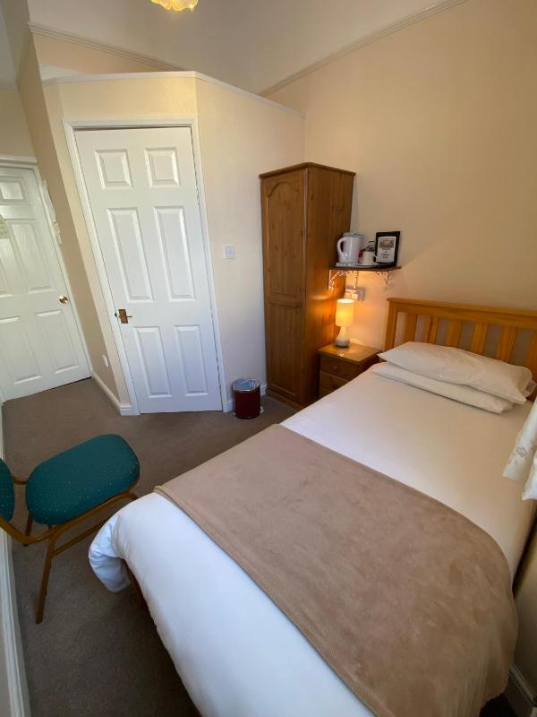 Single Room image 3