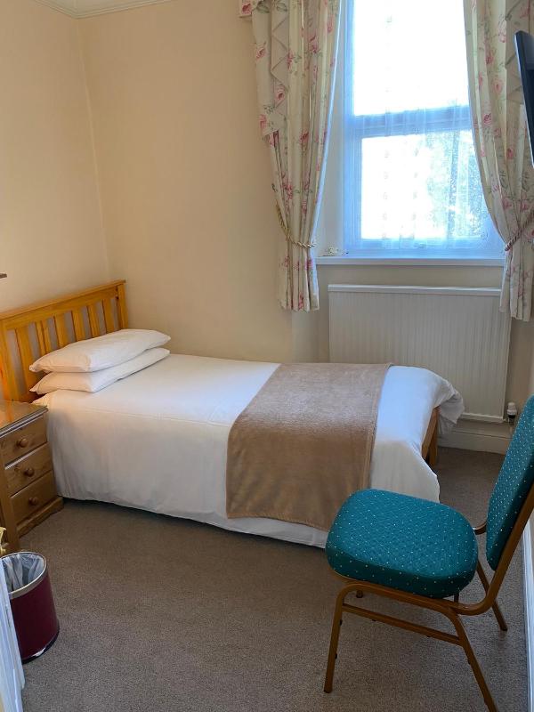 Single Room image 4