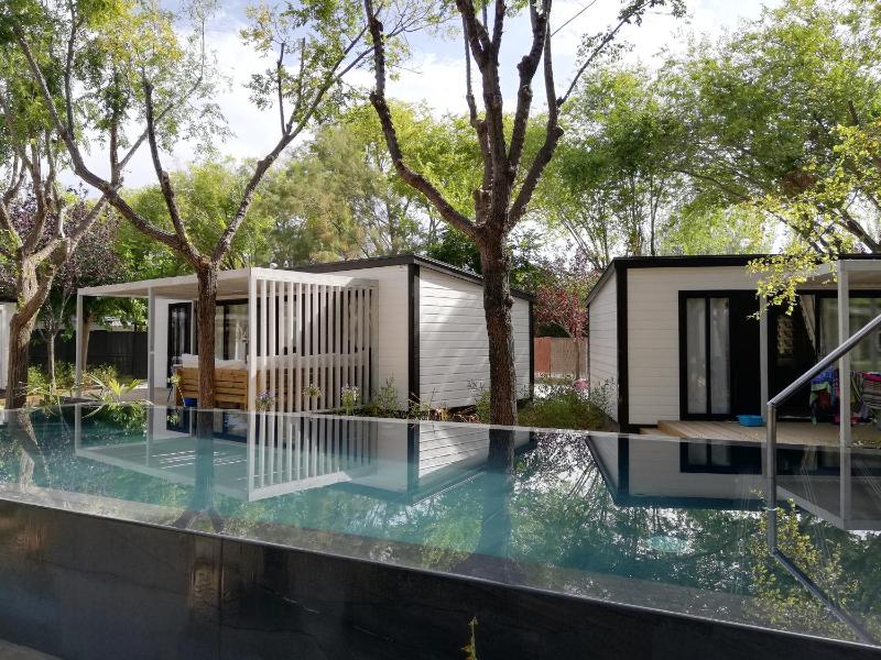 Deluxe Bungalow image 1