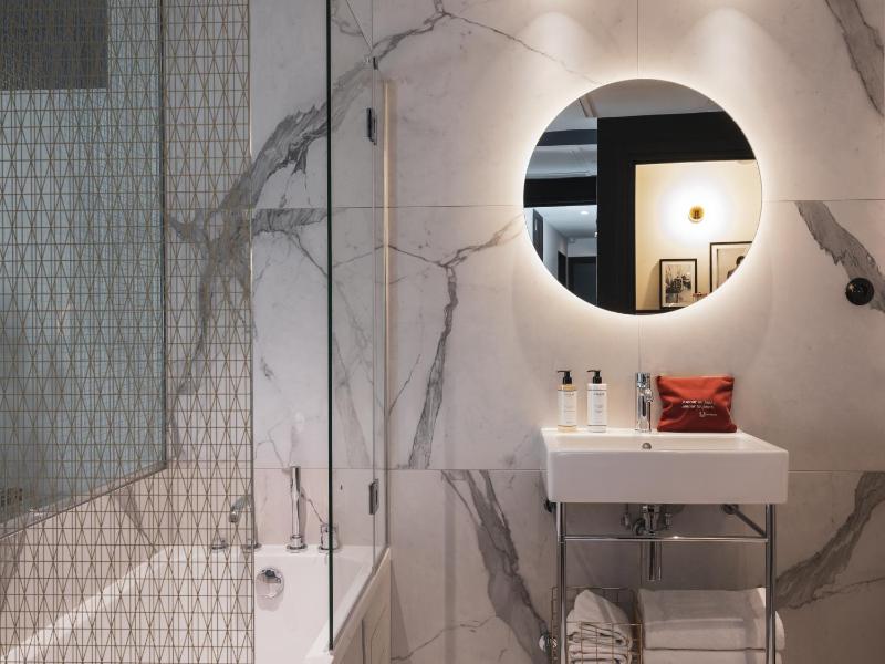 Deluxe Double Room image 3