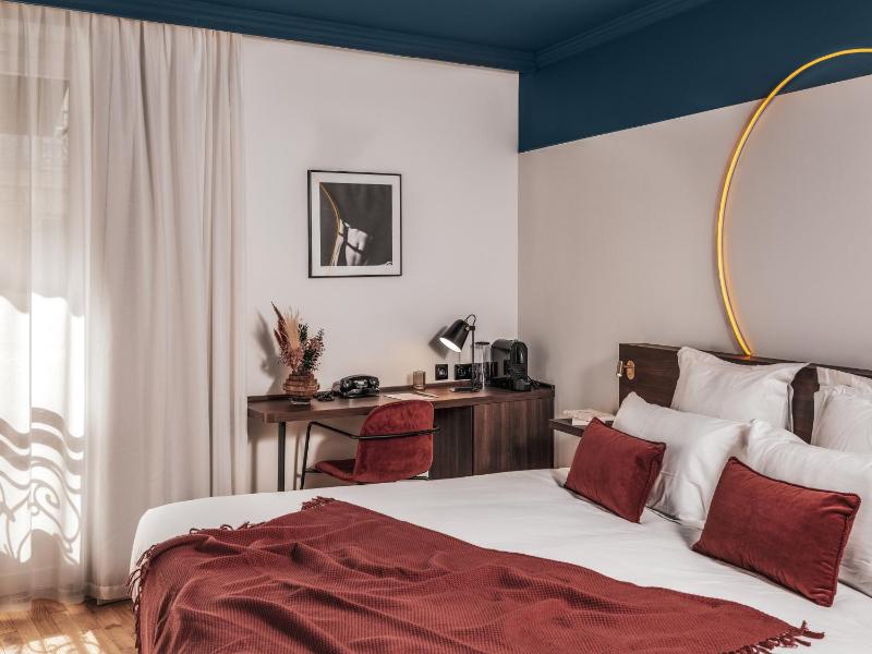 Deluxe Double Room image 4