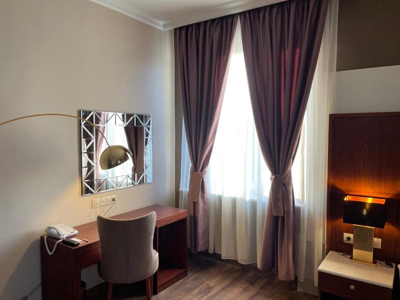 Premium Double Room image 4