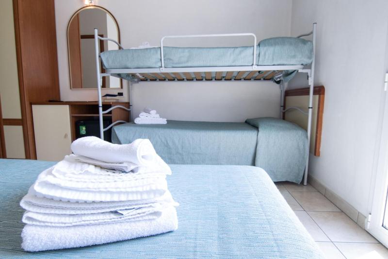 Family Room with Balcony and Sea View image 2
