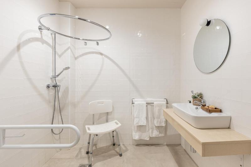 One-Bedroom Apartment image 2