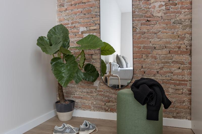 One-Bedroom Apartment image 3