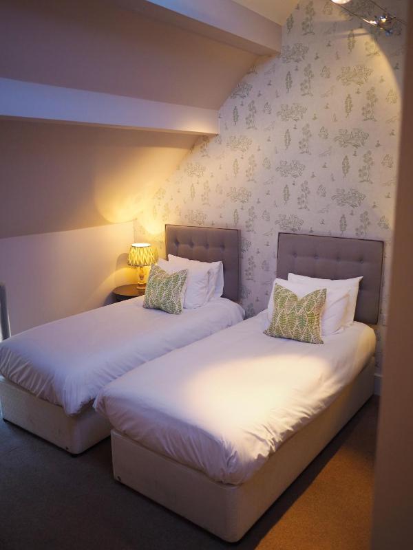 Twin/Double Room image 3