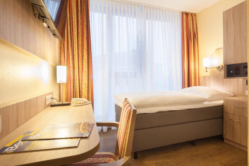 Deluxe Single Room image 1
