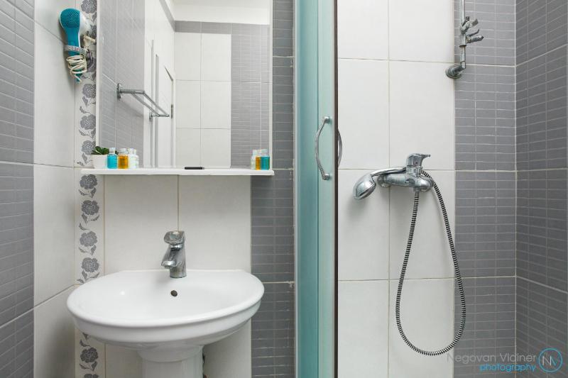 Double or Twin Room with Balcony image 4