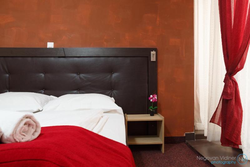 Economy Double Room with Balcony image 2