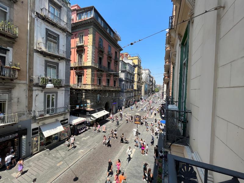 Deluxe Double or Twin Room with Balcony image 4