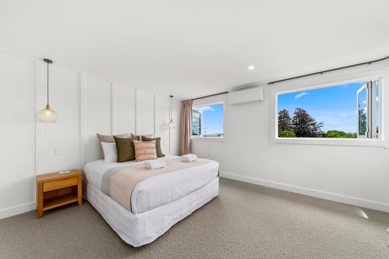 Lavish at the Lake - image 11
